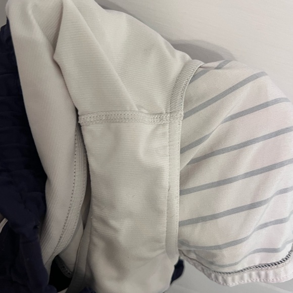 Lululemon shorts size 6 - Picture 3 of 3